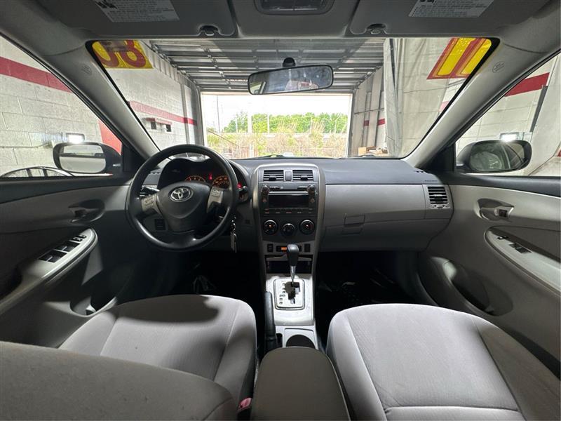 Toyota Corolla LE 4-Speed AT 2011