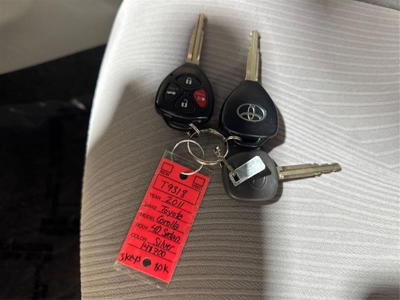 Toyota Corolla LE 4-Speed AT 2011