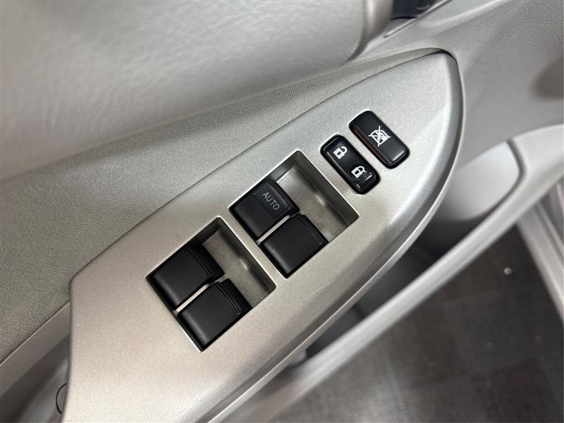 Toyota Corolla LE 4-Speed AT 2011
