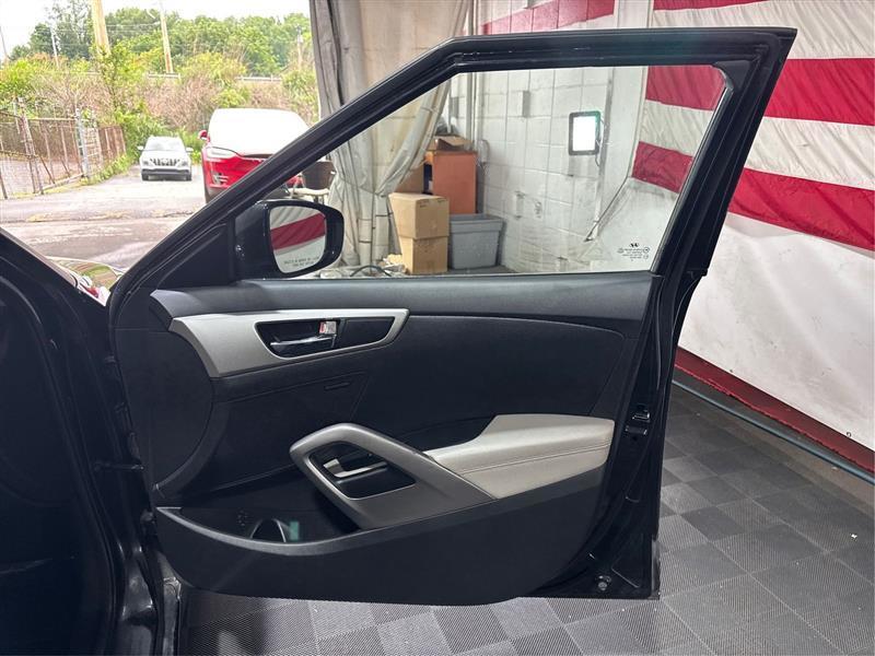 Hyundai Veloster Base 2014
