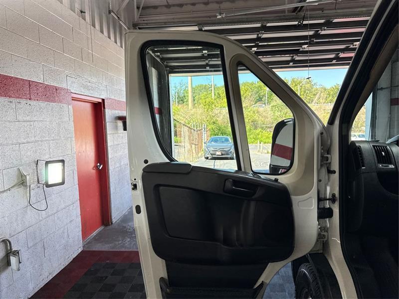 RAM Promaster 1500 Low Roof Tradesman 136-in. WB 2016