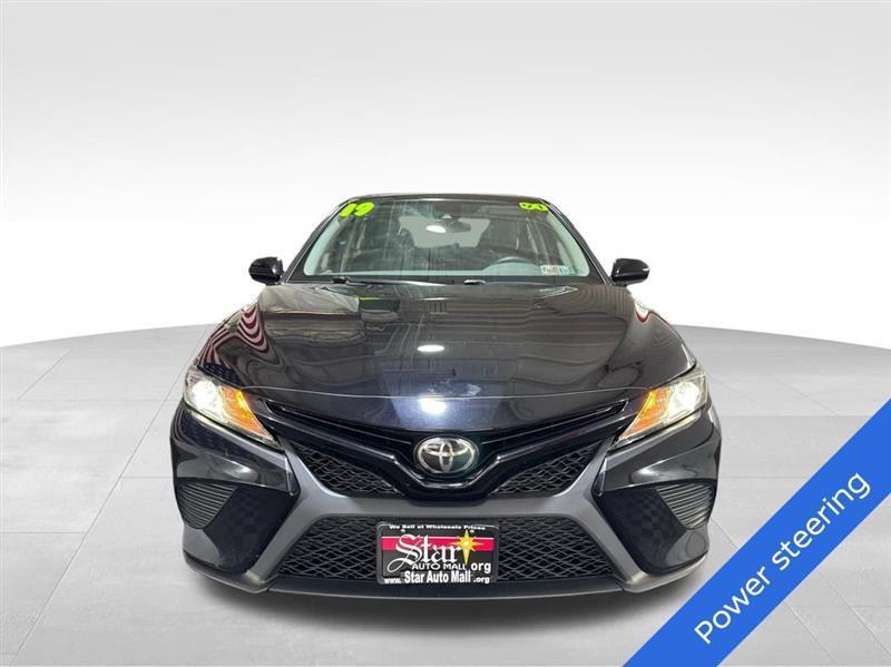 Toyota Camry SE 2019