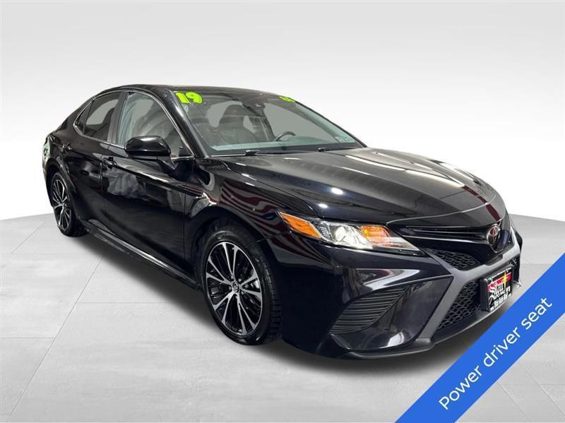 Toyota Camry SE 2019