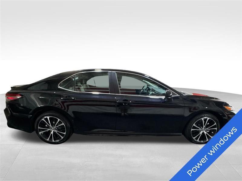 Toyota Camry SE 2019