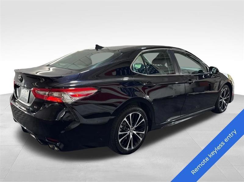 Toyota Camry SE 2019
