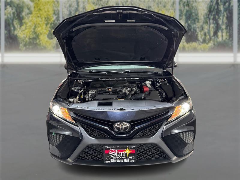 Toyota Camry SE 2019