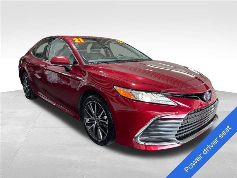 Toyota Camry Hybrid XLE 2021