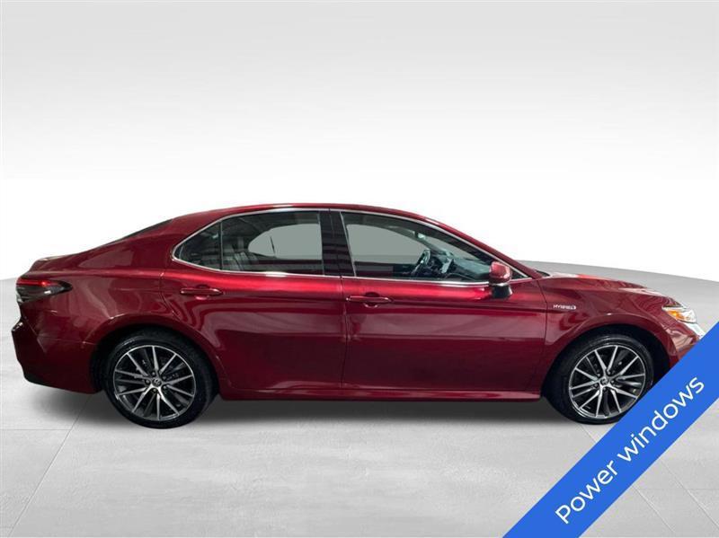 Toyota Camry Hybrid XLE 2021