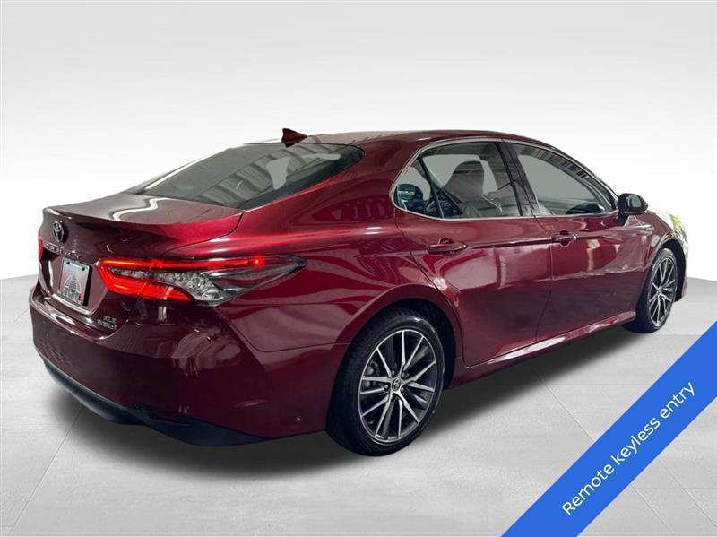Toyota Camry Hybrid XLE 2021