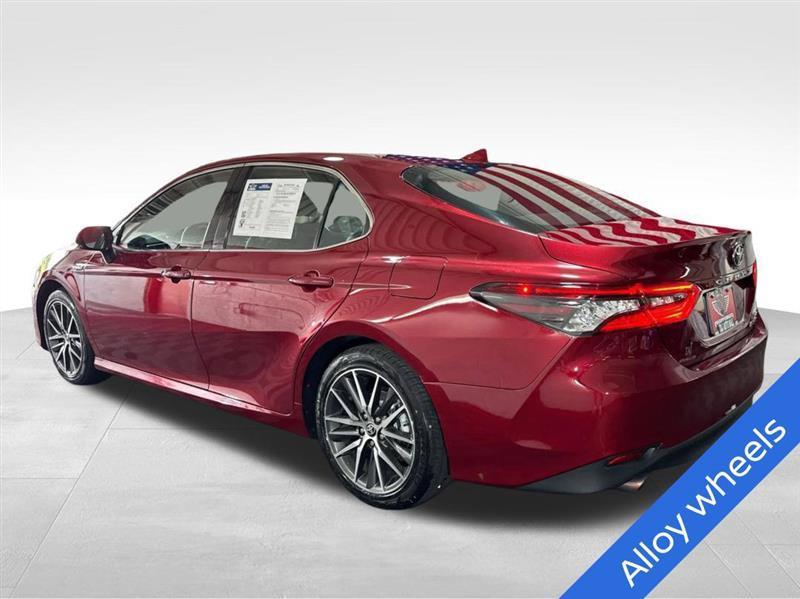 Toyota Camry Hybrid XLE 2021