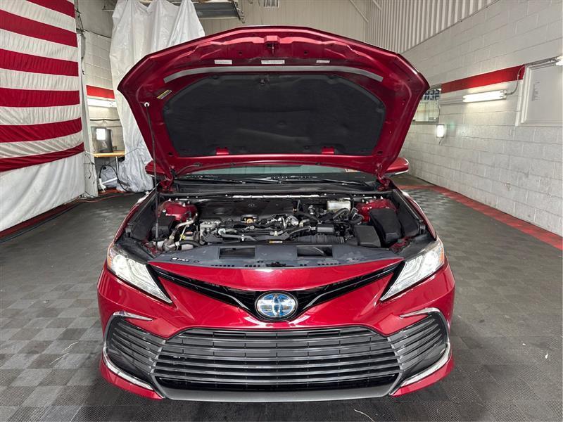 Toyota Camry Hybrid XLE 2021