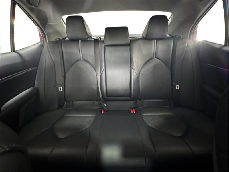 Toyota Camry Hybrid XLE 2021