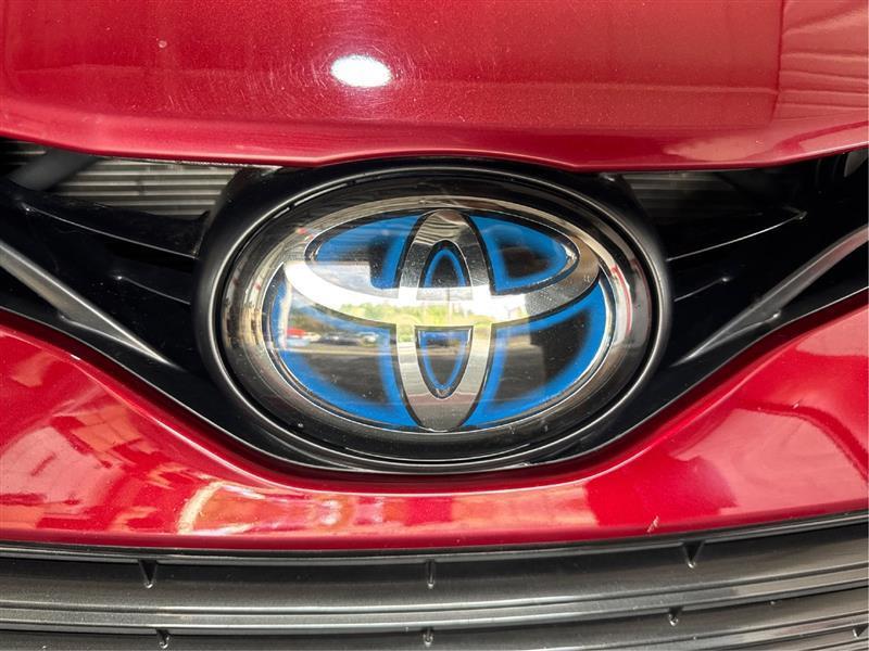 Toyota Camry Hybrid XLE 2021