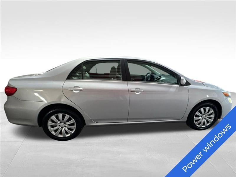 Toyota Corolla LE 4-Speed AT 2013