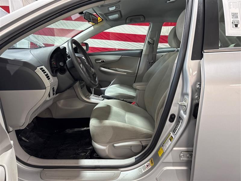 Toyota Corolla LE 4-Speed AT 2013