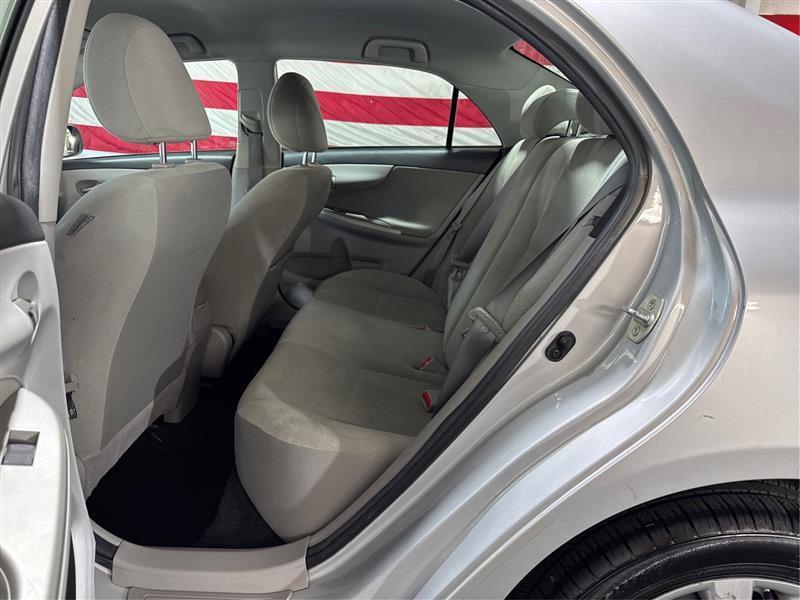 Toyota Corolla LE 4-Speed AT 2013