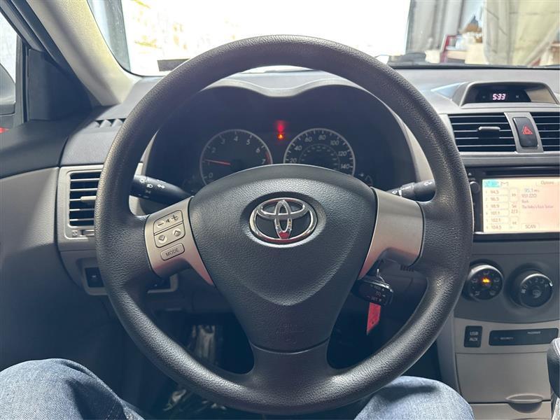 Toyota Corolla LE 4-Speed AT 2013