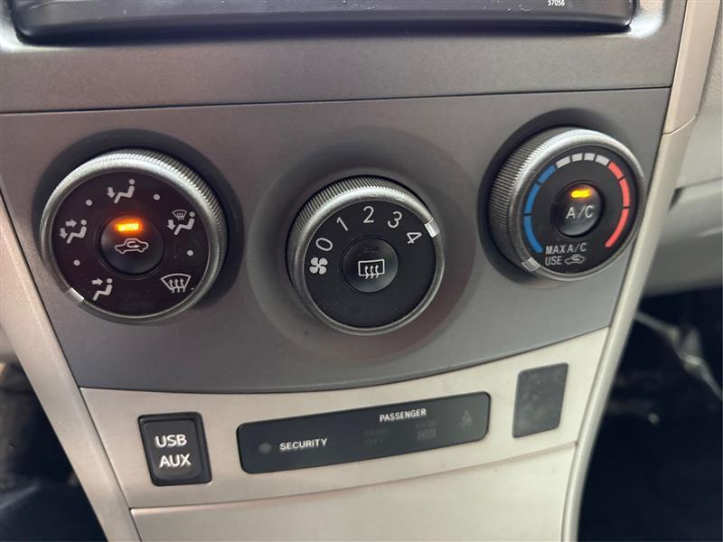 Toyota Corolla LE 4-Speed AT 2013