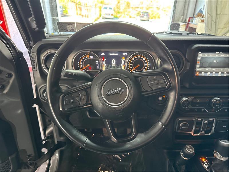 Jeep Wrangler photo 17