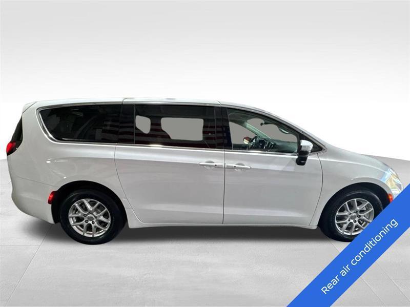 Chrysler Pacifica Touring L 2023
