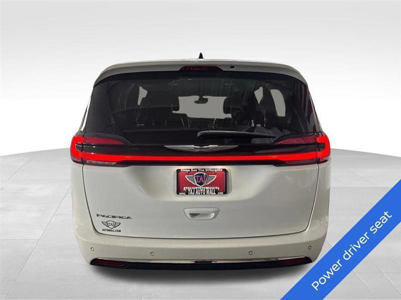 Chrysler Pacifica Touring L 2023