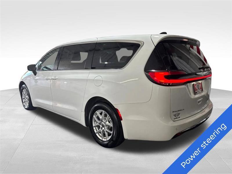 Chrysler Pacifica Touring L 2023