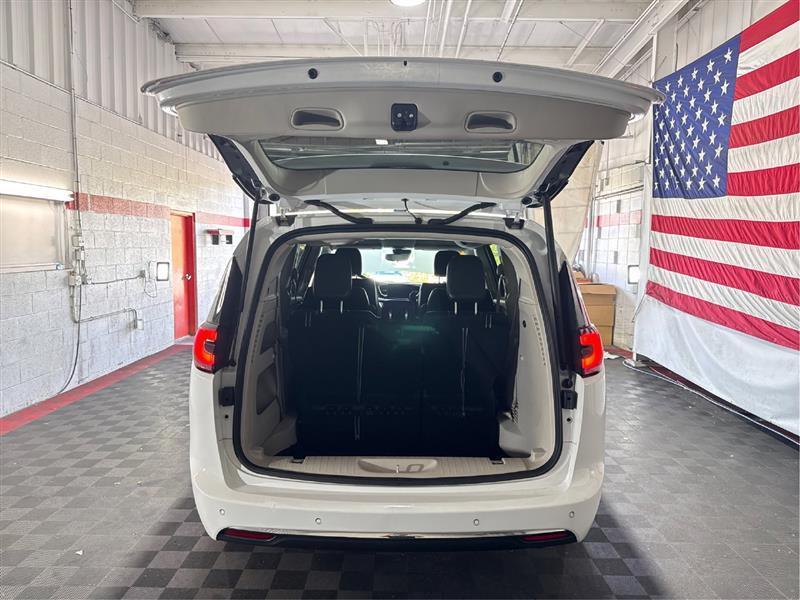 Chrysler Pacifica Touring L 2023