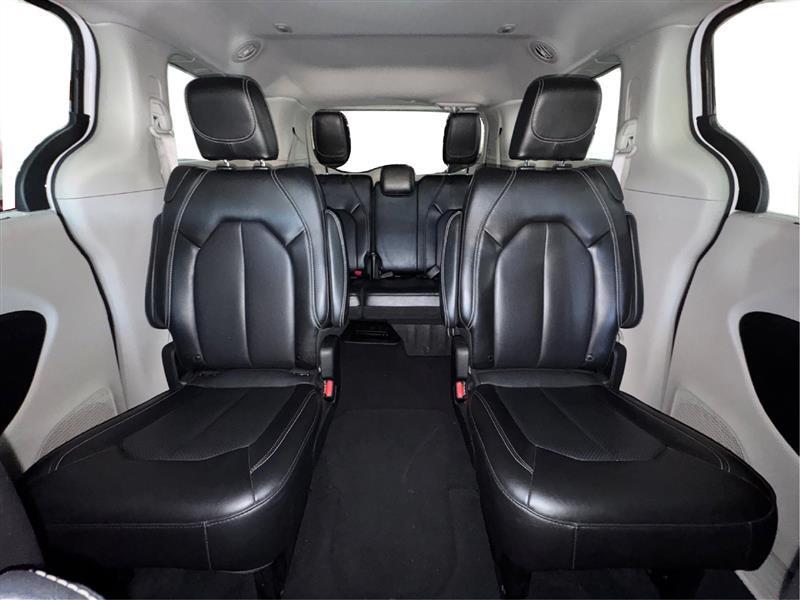 Chrysler Pacifica Touring L 2023