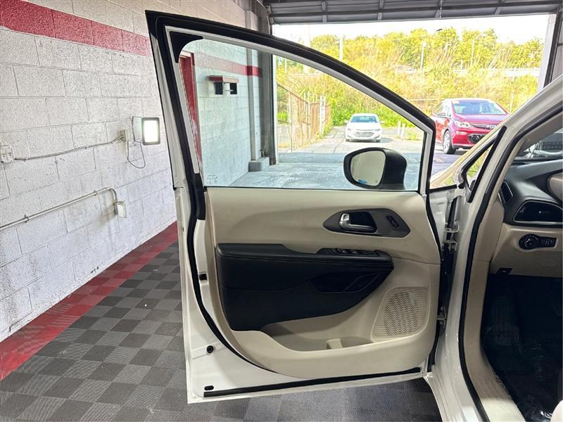 Chrysler Pacifica Touring L 2023