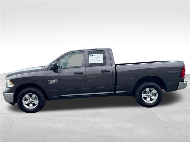 RAM 1500 SLT Quad Cab 4WD 2024