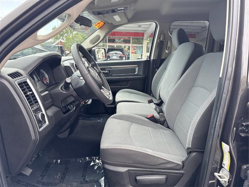 RAM 1500 SLT Quad Cab 4WD 2024