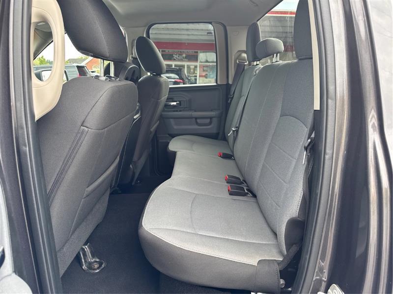 RAM 1500 SLT Quad Cab 4WD 2024