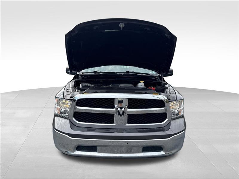 RAM 1500 SLT Quad Cab 4WD 2024
