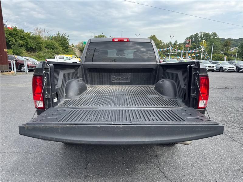 RAM 1500 SLT Quad Cab 4WD 2024