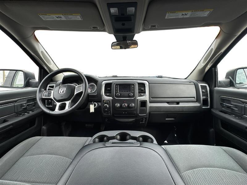 RAM 1500 SLT Quad Cab 4WD 2024