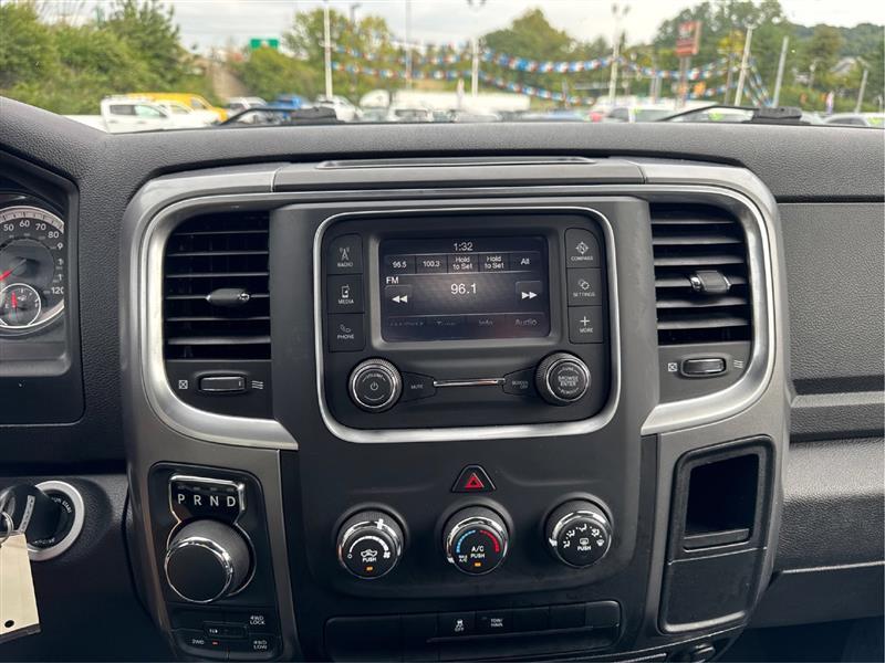 RAM 1500 SLT Quad Cab 4WD 2024