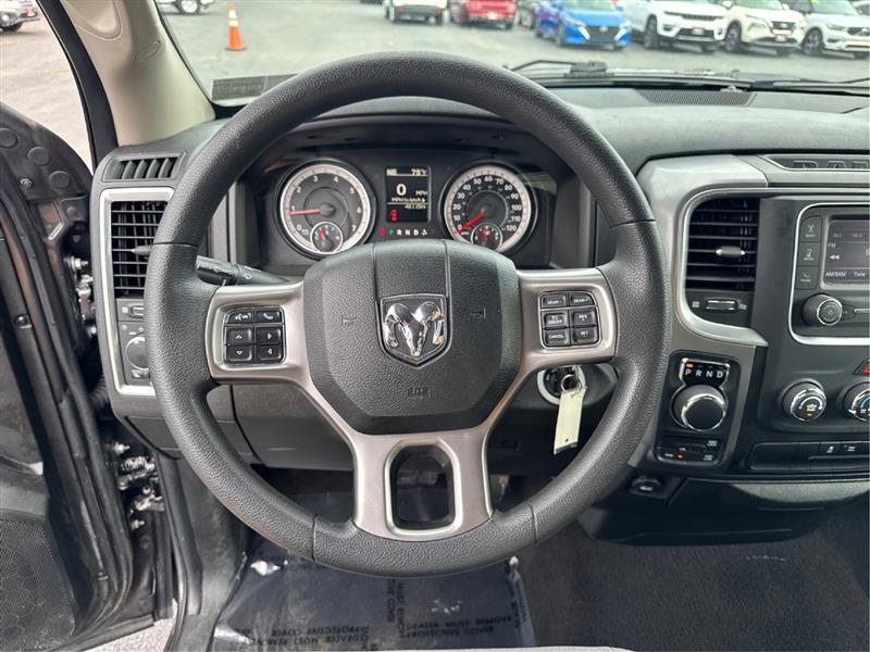 RAM 1500 SLT Quad Cab 4WD 2024