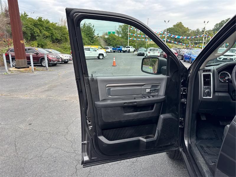RAM 1500 SLT Quad Cab 4WD 2024