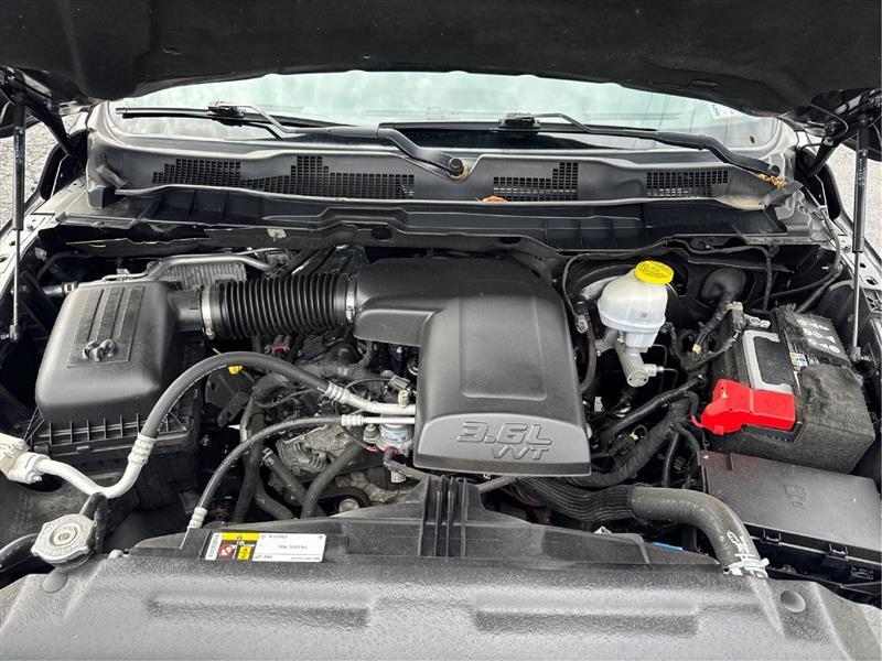 RAM 1500 SLT Quad Cab 4WD 2024