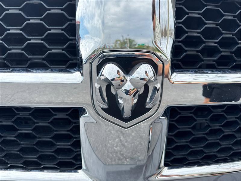 RAM 1500 SLT Quad Cab 4WD 2024