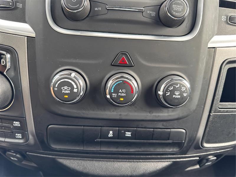 RAM 1500 SLT Quad Cab 4WD 2024