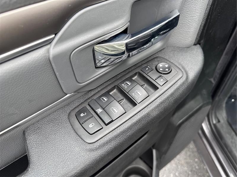 RAM 1500 SLT Quad Cab 4WD 2024