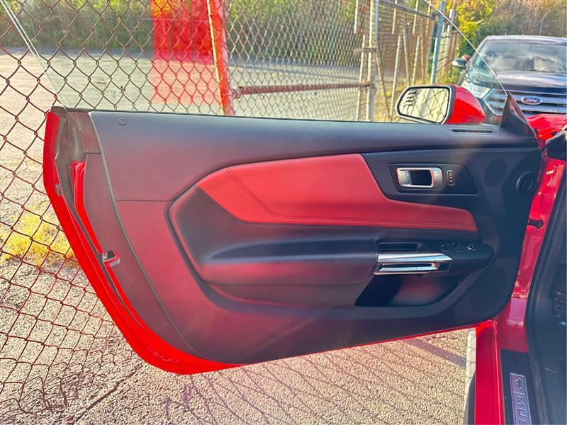 Ford Mustang photo 18