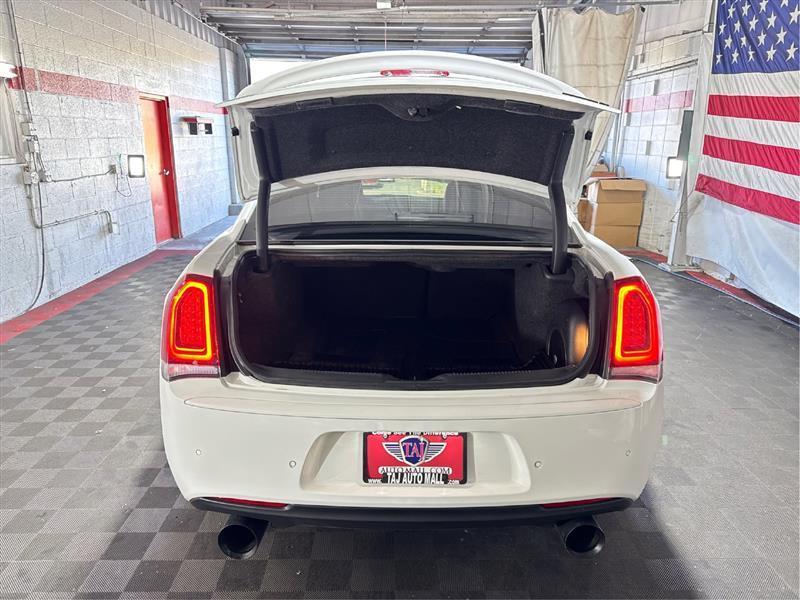 Chrysler 300 photo 12