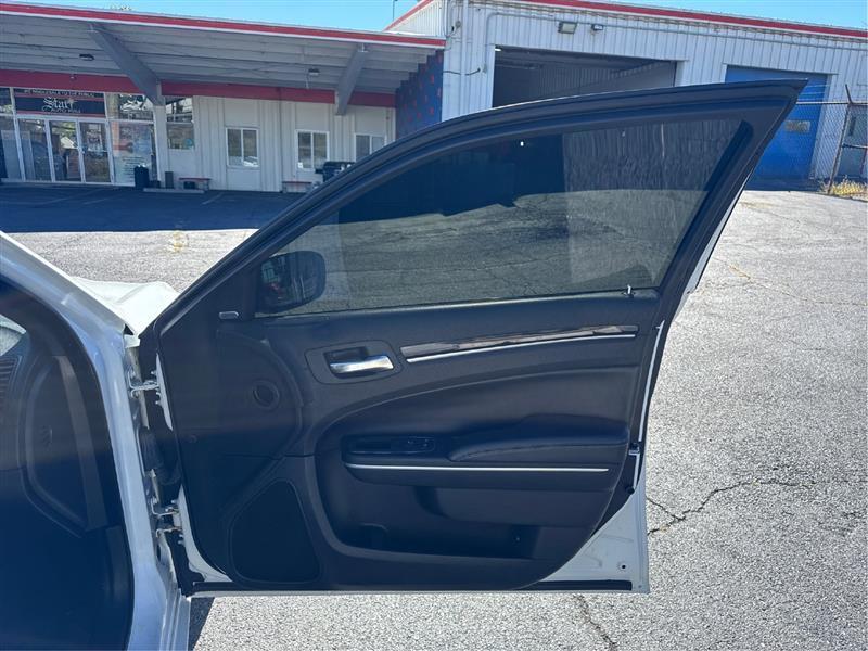 Chrysler 300 photo 21