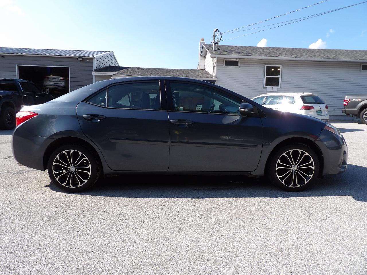 Toyota Corolla 4dr Sdn CVT S w/Special Edition Pkg (Natl) 2016