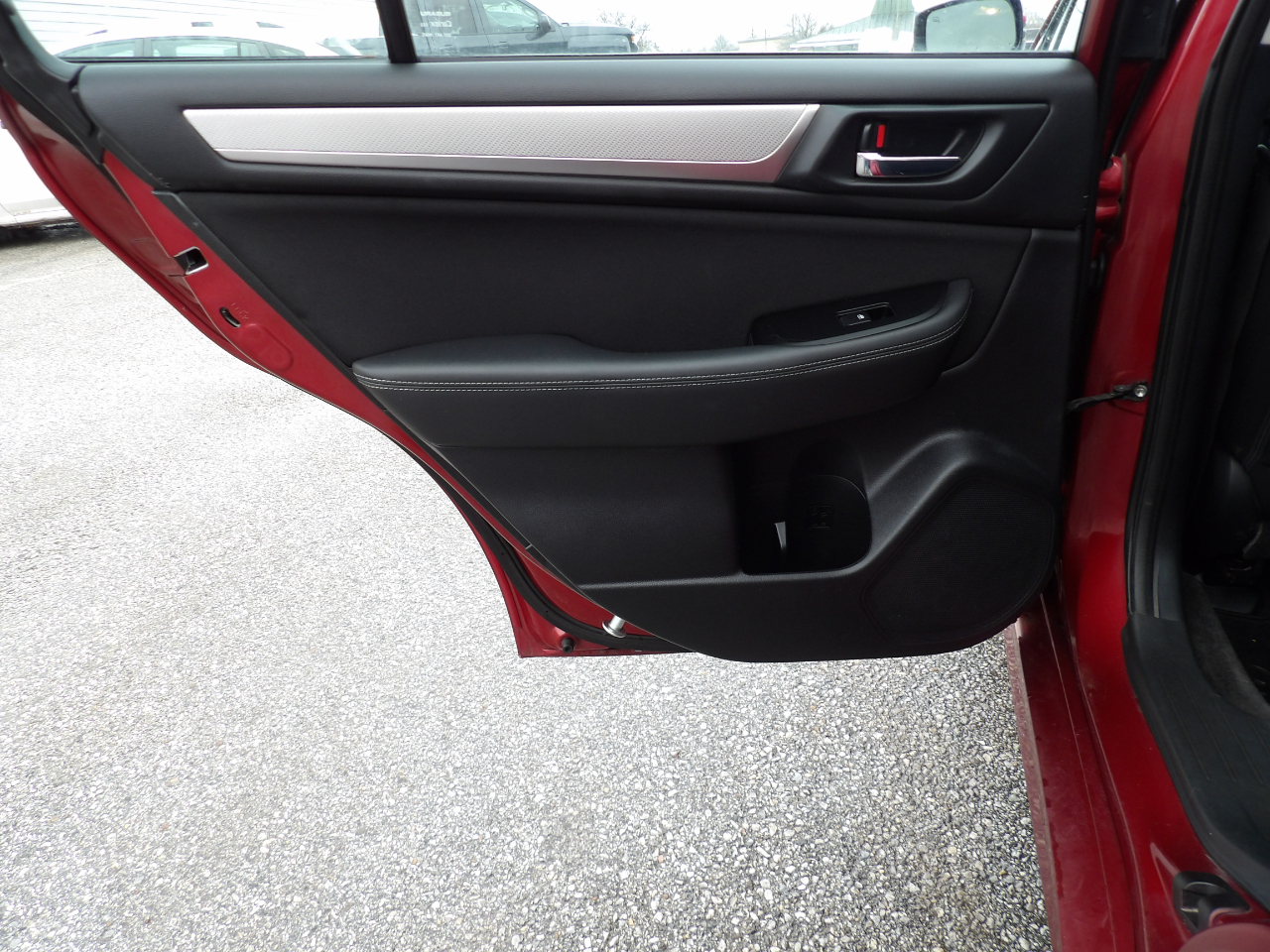 Subaru Legacy 4dr Sdn 2.5i Premium PZEV 2015