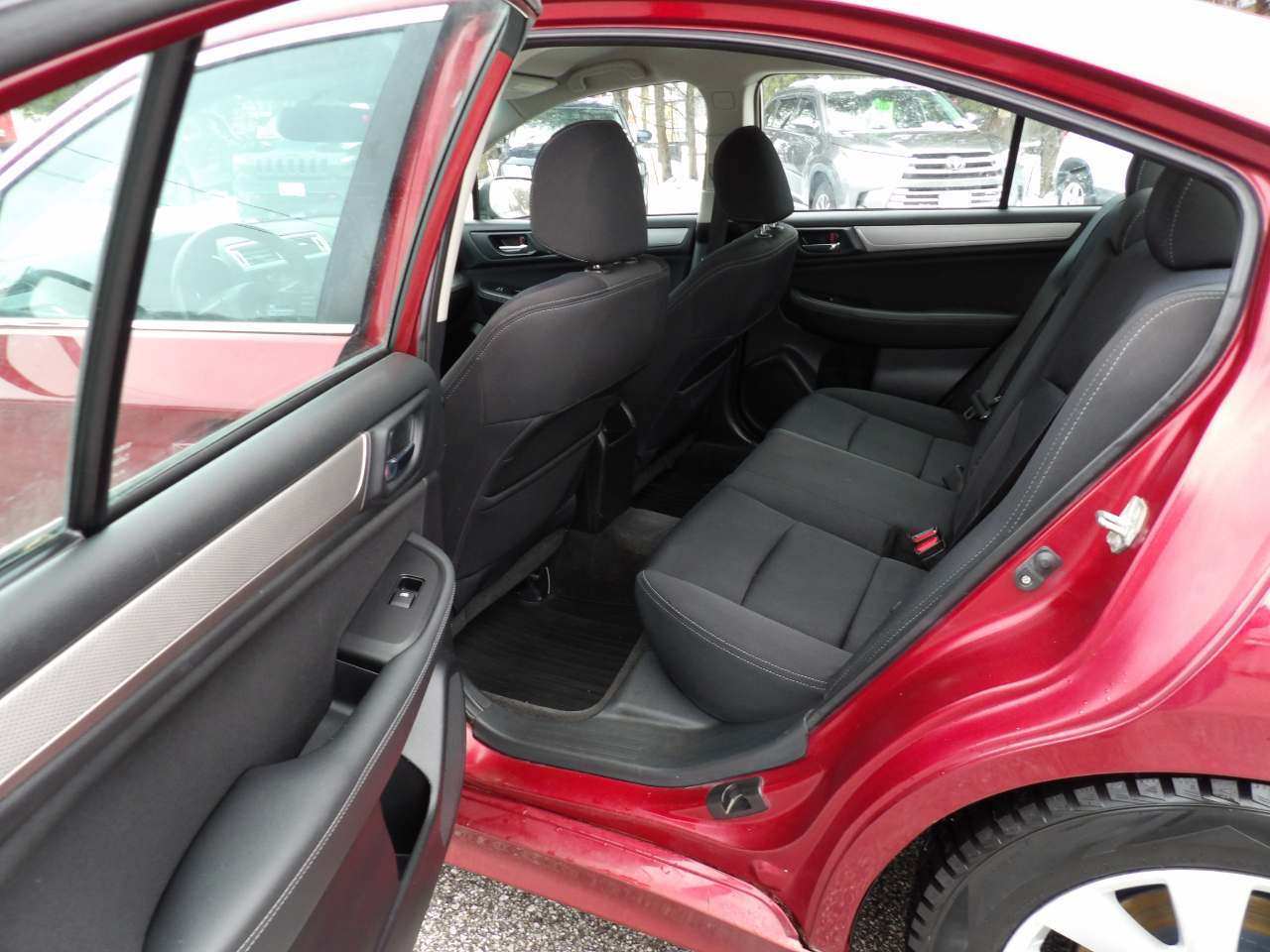 Subaru Legacy 4dr Sdn 2.5i Premium PZEV 2015