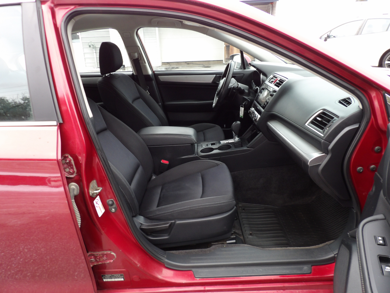 Subaru Legacy 4dr Sdn 2.5i Premium PZEV 2015