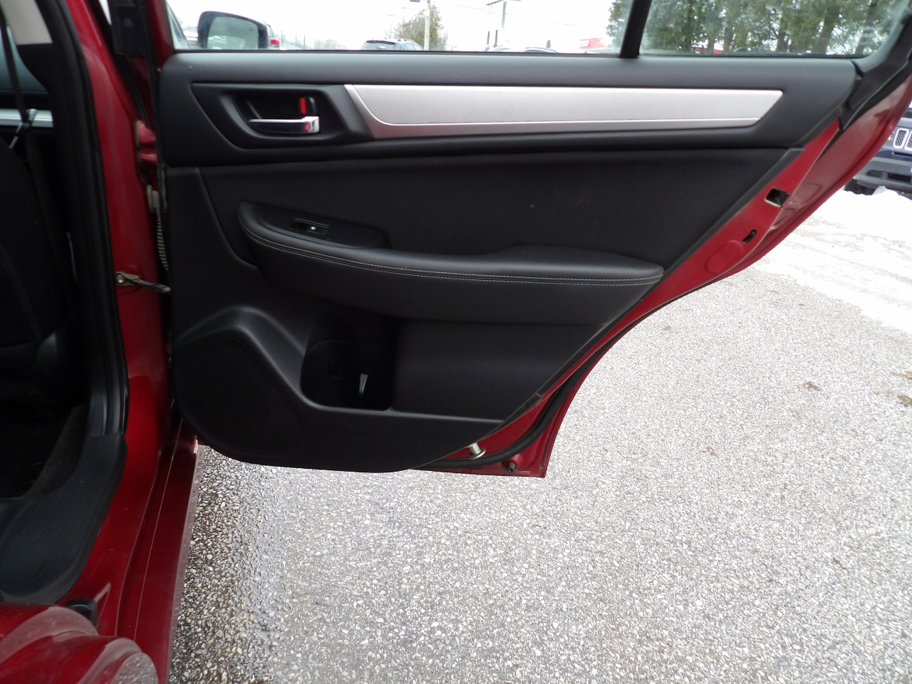 Subaru Legacy 4dr Sdn 2.5i Premium PZEV 2015